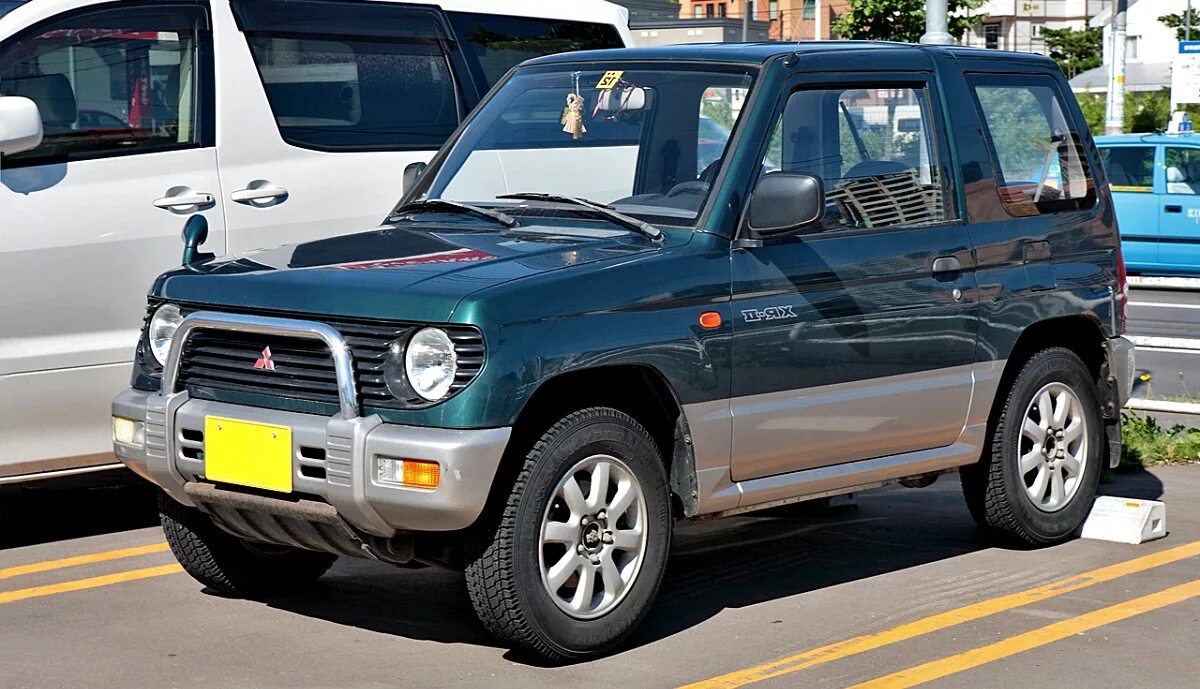 Машина паджеро мини. Mitsubishi pajero mini ii. Митсубиси паджеро мини 2008. Mitsubishi pajero mini 1994. Паджеро мини 2003.