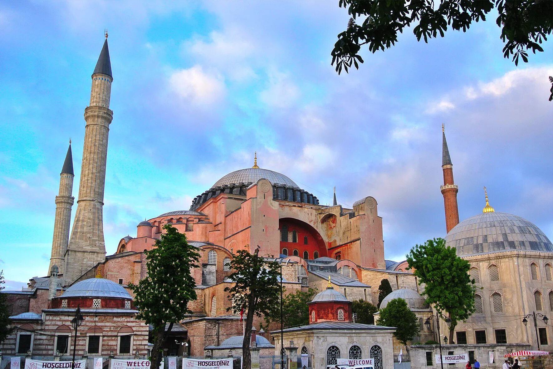 Византия храм святой софии константинополь. Центр византии. Центр византии. Софии в константинополе (532—537г. Храм святой софии в константинопол.