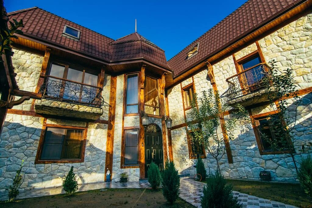 Коттеджный комплекс каштак абхазия. Мачара абхазия. Коттедж сухум. Гостевой коттедж бухта сухум. Каштак абхазия коттеджи.