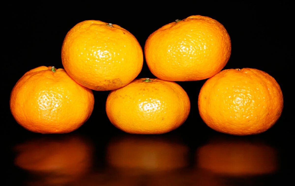 Средний размер мандарина. Мандарины. Апельсин. Пять мандаринов. Пять апельсинов.