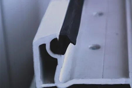 Уплотнитель для створок пластиковых окон