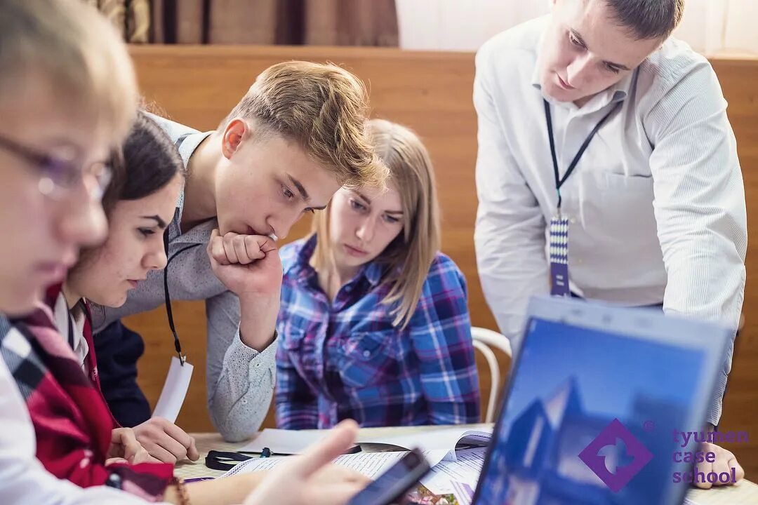 Студенты практиканты. Студенты стажеры. Студенты с глобусом. Разговор о важном на 2023-2024 учебный год. Стажировка для детей.