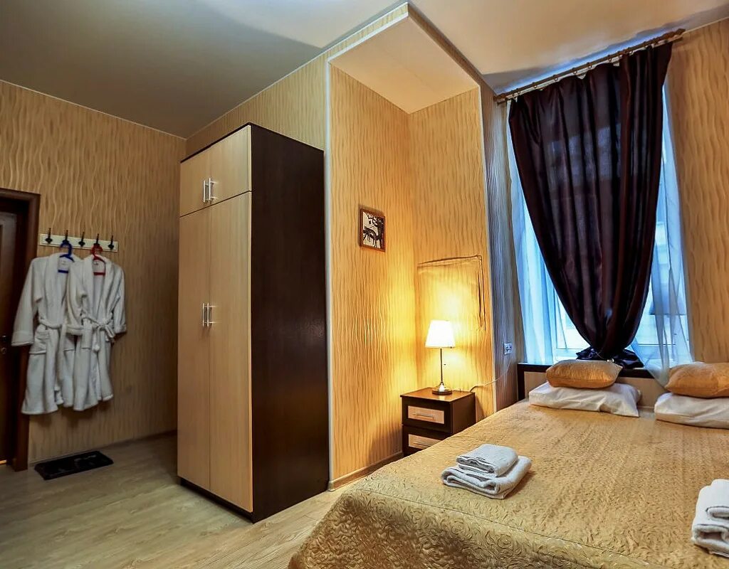 Regis. Одноместный стандартный номер. Номер в гостинице в собственность. Виды категорий номеров в гостинице. Номер в гостинице в собственность.