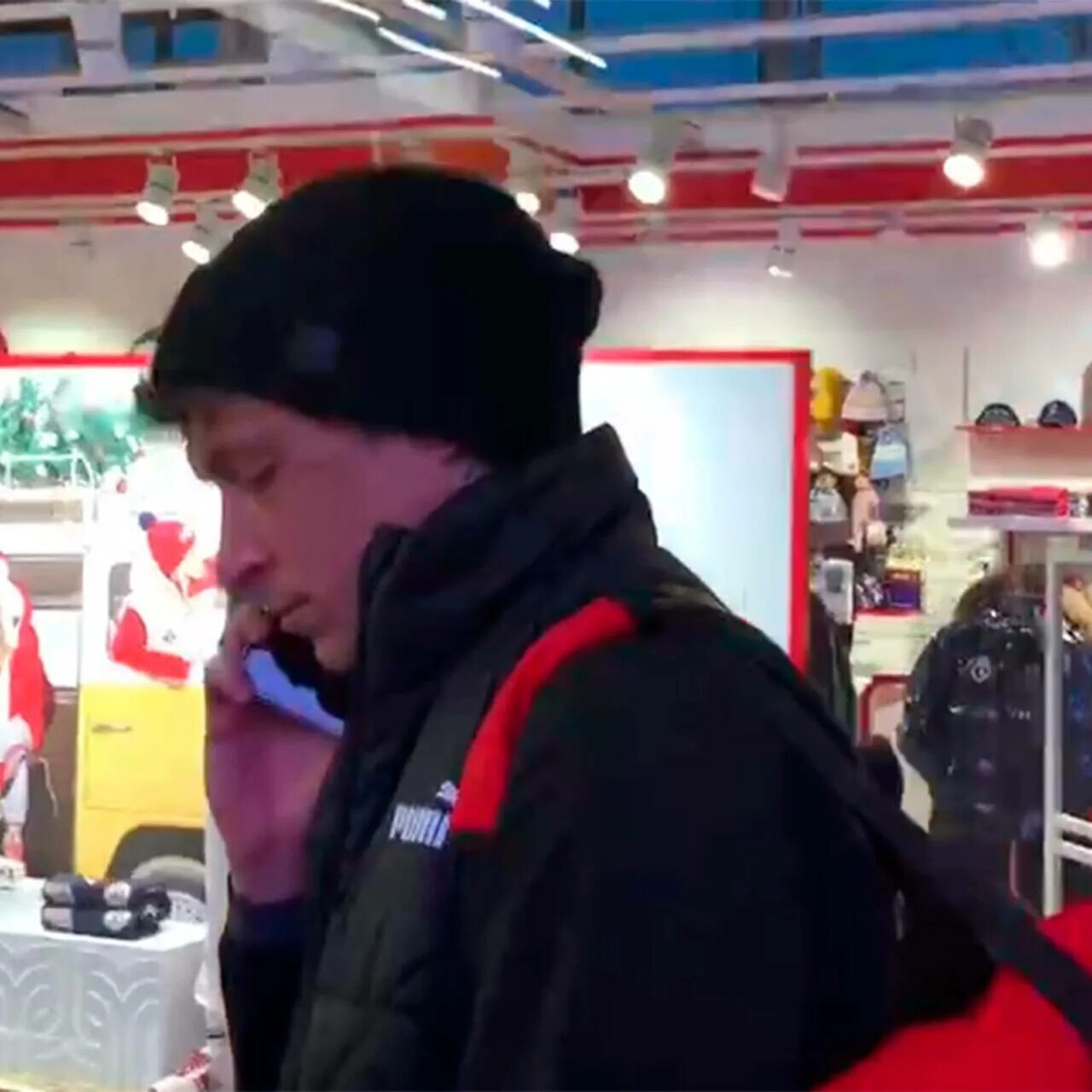 Мамаев устроил дебош. Мамаев устроил дебош. Мамаев устроил дебош. Павел мамаев в аэропорту. Кокорин драка в кафе.