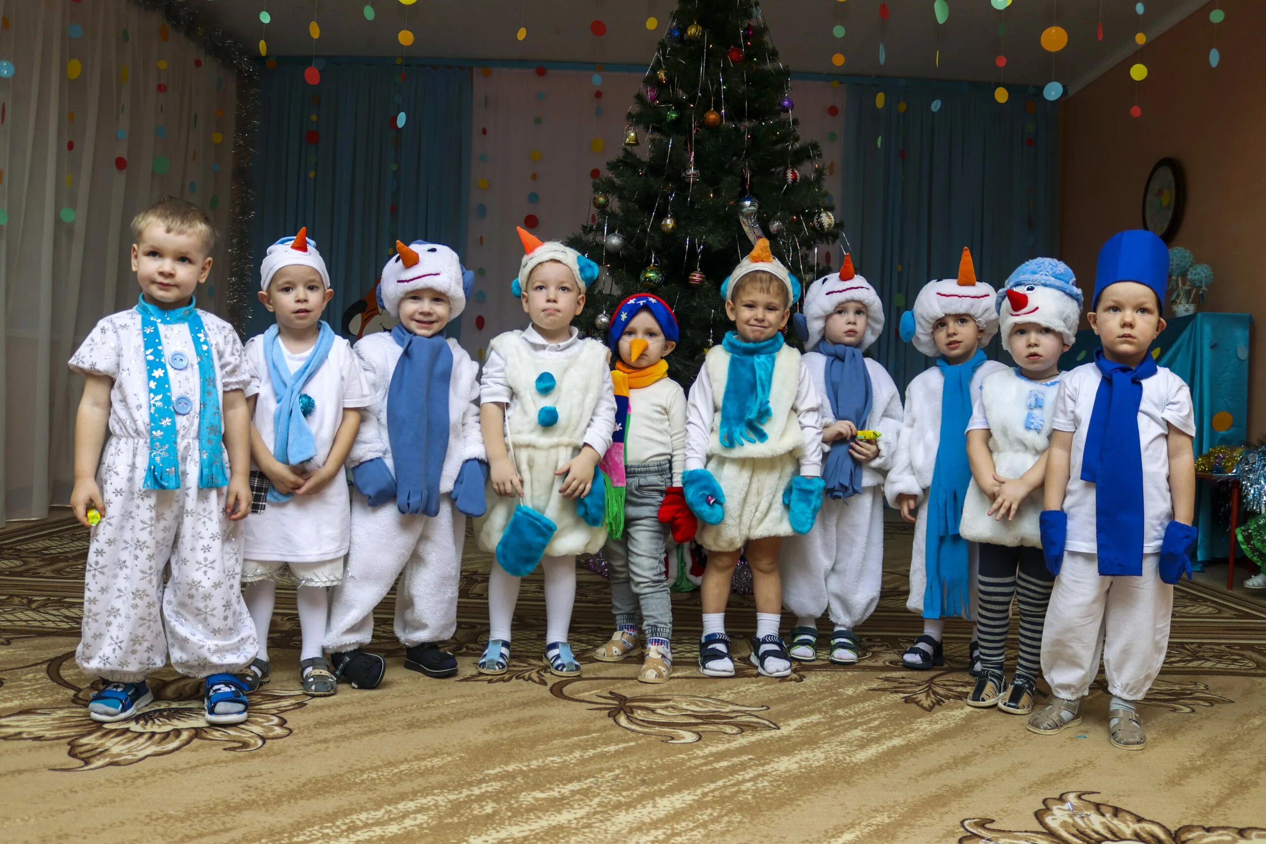 новый год у почемучек. новогодний утренник дед мороз. детский сад боровичок. утренник новогодний для малышей 2 3 года. утренник новогодний для малышей 2 3 года.