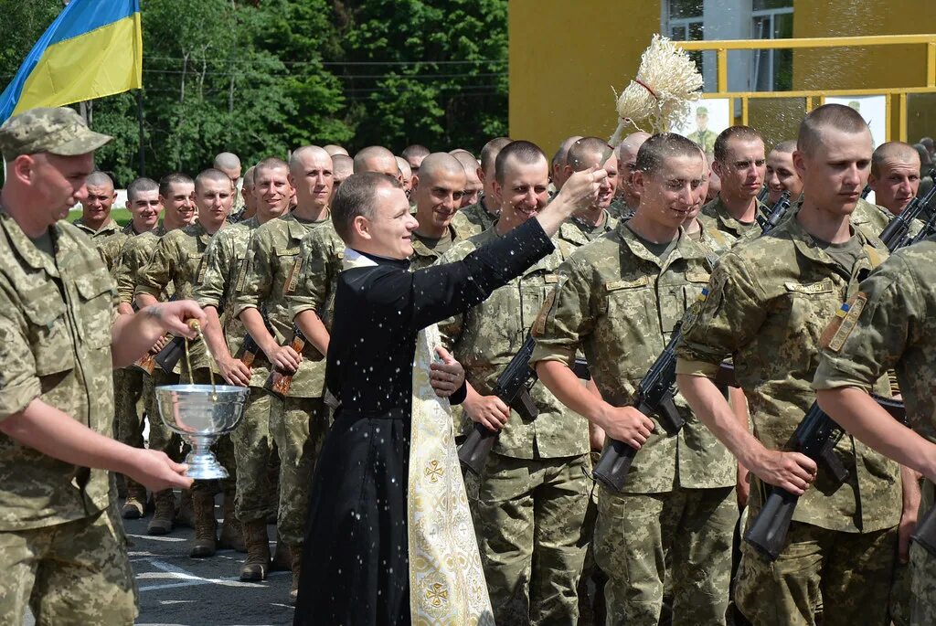 На украине ловят. Призыв в армию Украина. Армия Украины срочники. Призывники на Украине. Срочная служба в армии.