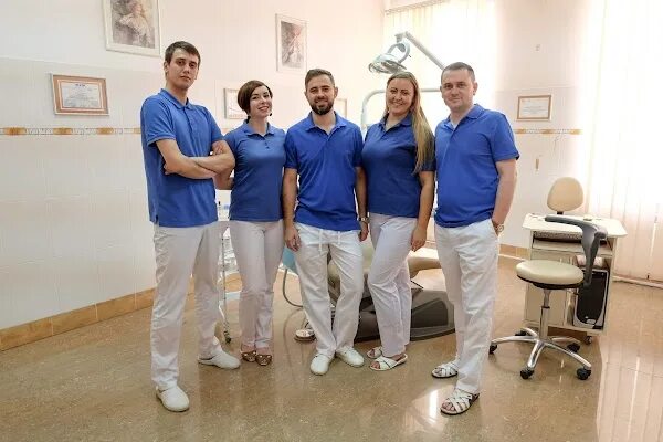 Пп центр. Логотип магазина обоев. Парламент продакшн линия. Логотип длямагащина инструментов. Парламент продакшн линия.