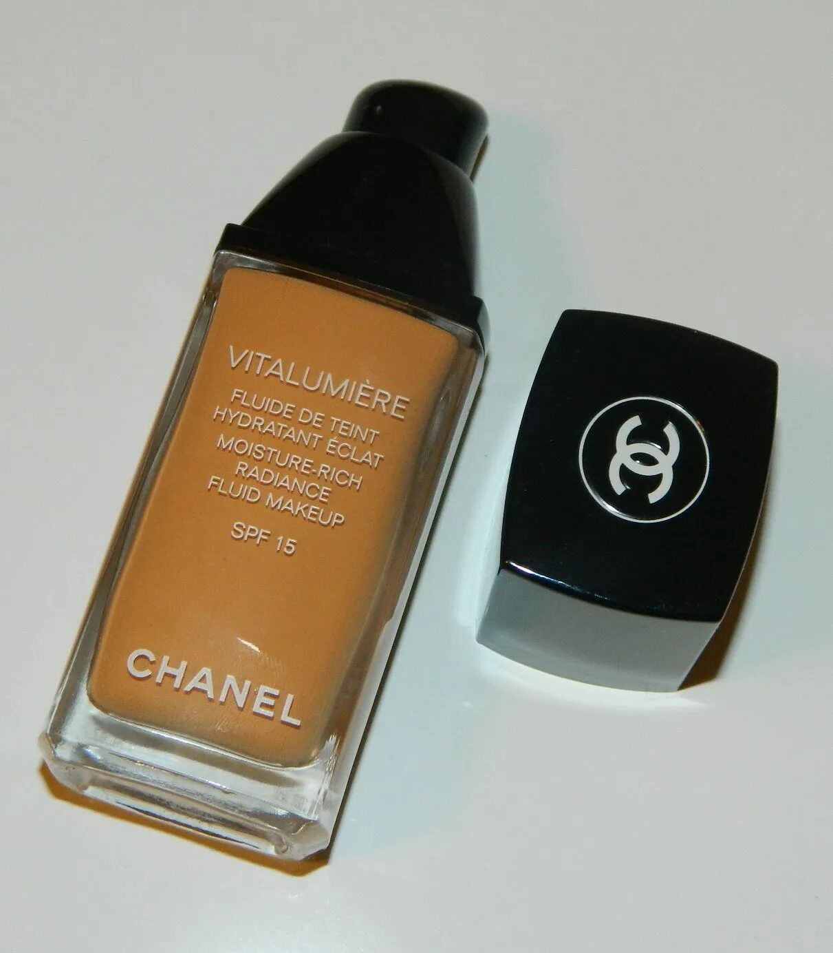 Vitalumiere aqua chanel 10 - beige. Тон chanel. Chanel тональный крем. Шанель вельвет тональный. Тон chanel.