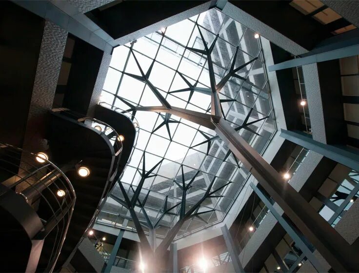 Атриумы в современной архитектуре. Вестибюль атриум. Многосветный атриум. Устройство атриумов допускается в зданиях. Бц алкон атриум.