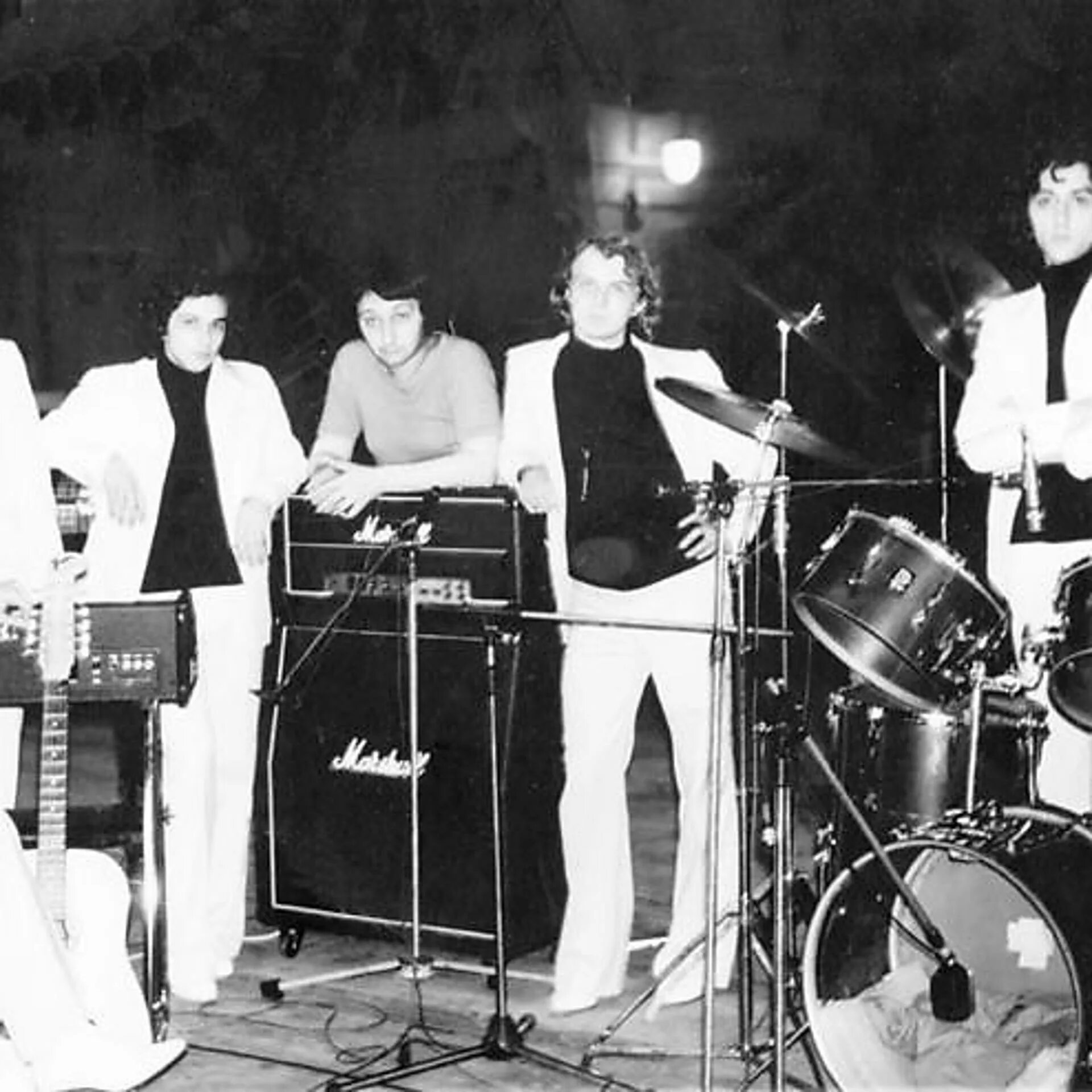 Фото выполненные. Слева 80. Раковина lotos лотос 80 r. Лестница с ящиками. Слева 80.