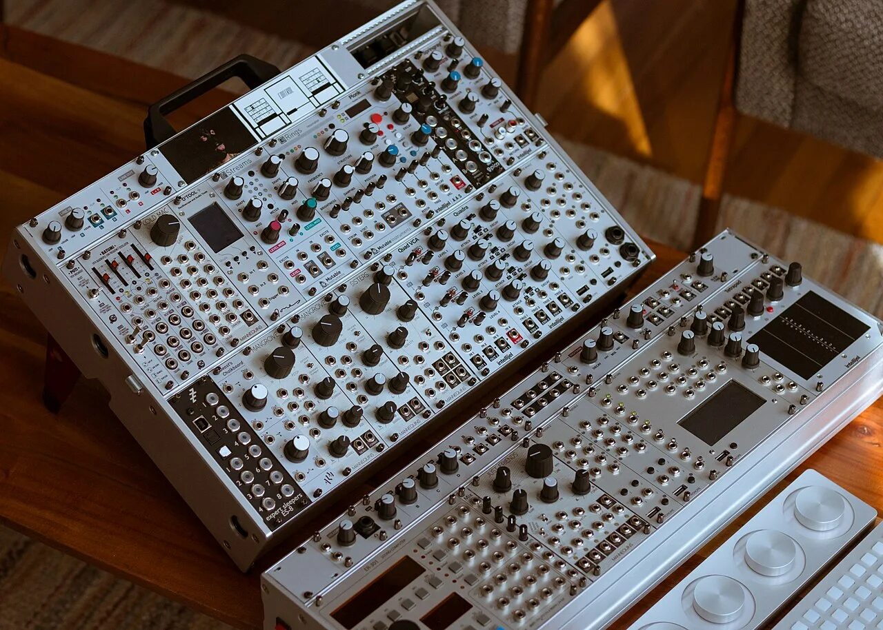 Modular system. Eurorack synth. eurorack modular synthesizer. eurorack синтезаторы. eurorack synth 3hp.