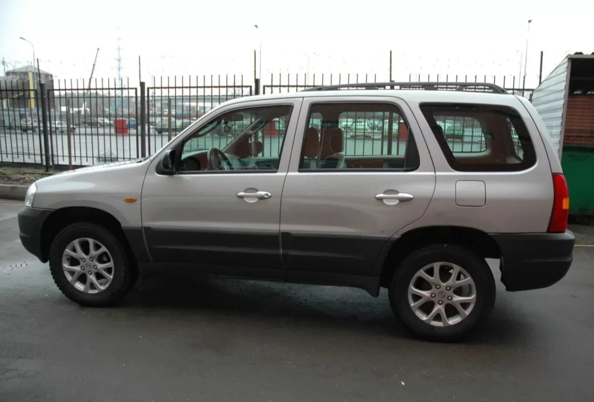 Мазда трибьют 2.0 купить. Мазда трибьют 2002 2.0. Mazda Tribute 2002. Mazda Tribute 2. Мазда трибьют 2002 золотой.