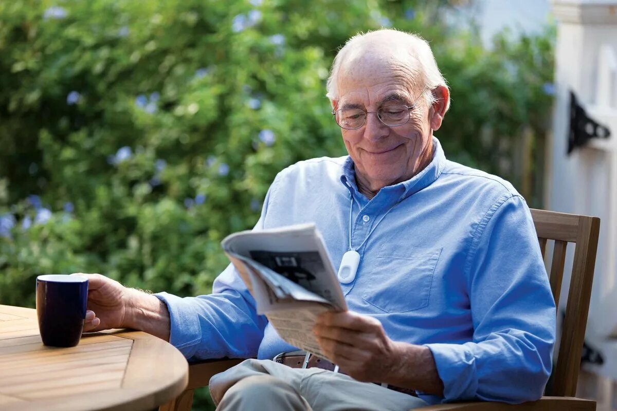 Old man drinking Coffee. Пожилой мужчина с чашкой. Old man drinking Tea. Man drinking Coffee.