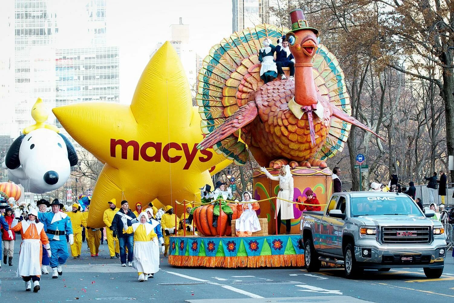 Macy's Thanksgiving Parade. Парад на день Благодарения в Нью-Йорке. День Благодарения в США парад. Большие праздники. This holiday is celebrated