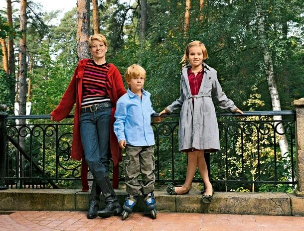 Фото петра кончаловского сына. Мария кончаловская сын юлии высоцкой. сын юлии кончаловской петр. юлия кончаловская дети. мария кончаловская сын юлии высоцкой фото.