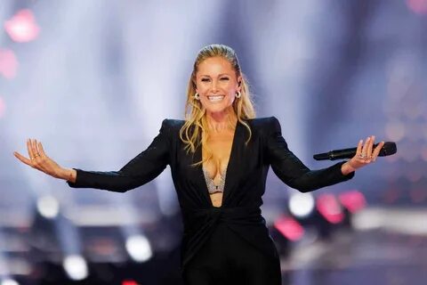 2022 - Helene Fischer: , celebrates , TV comeback in a sexy wow outfit.