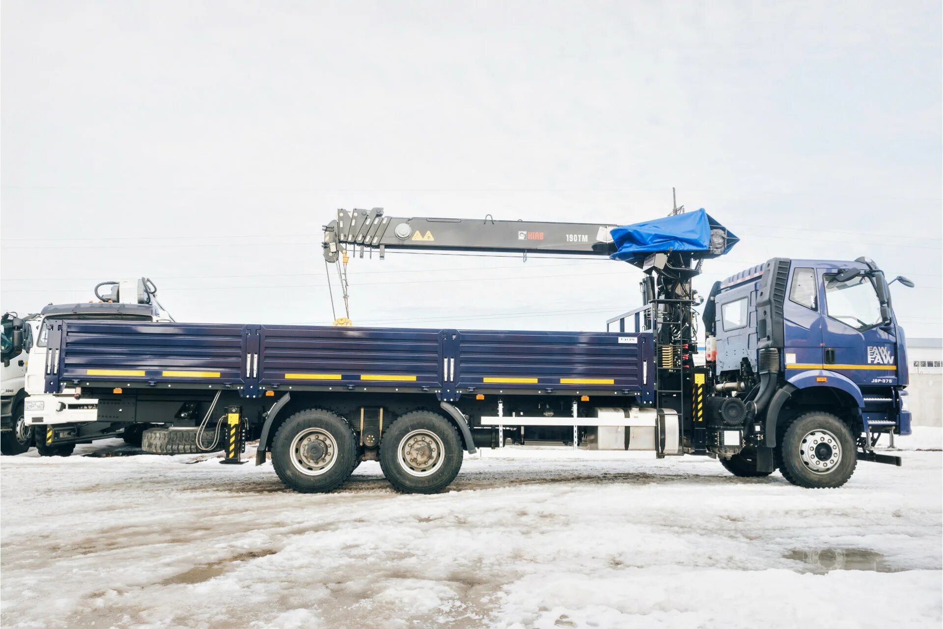 Манипулятор 4. FAW ca3250 с манипулятором. FAW ca3250 с КМУ. FAW 6x4 КМУ. FAW 732755 С КМУ.