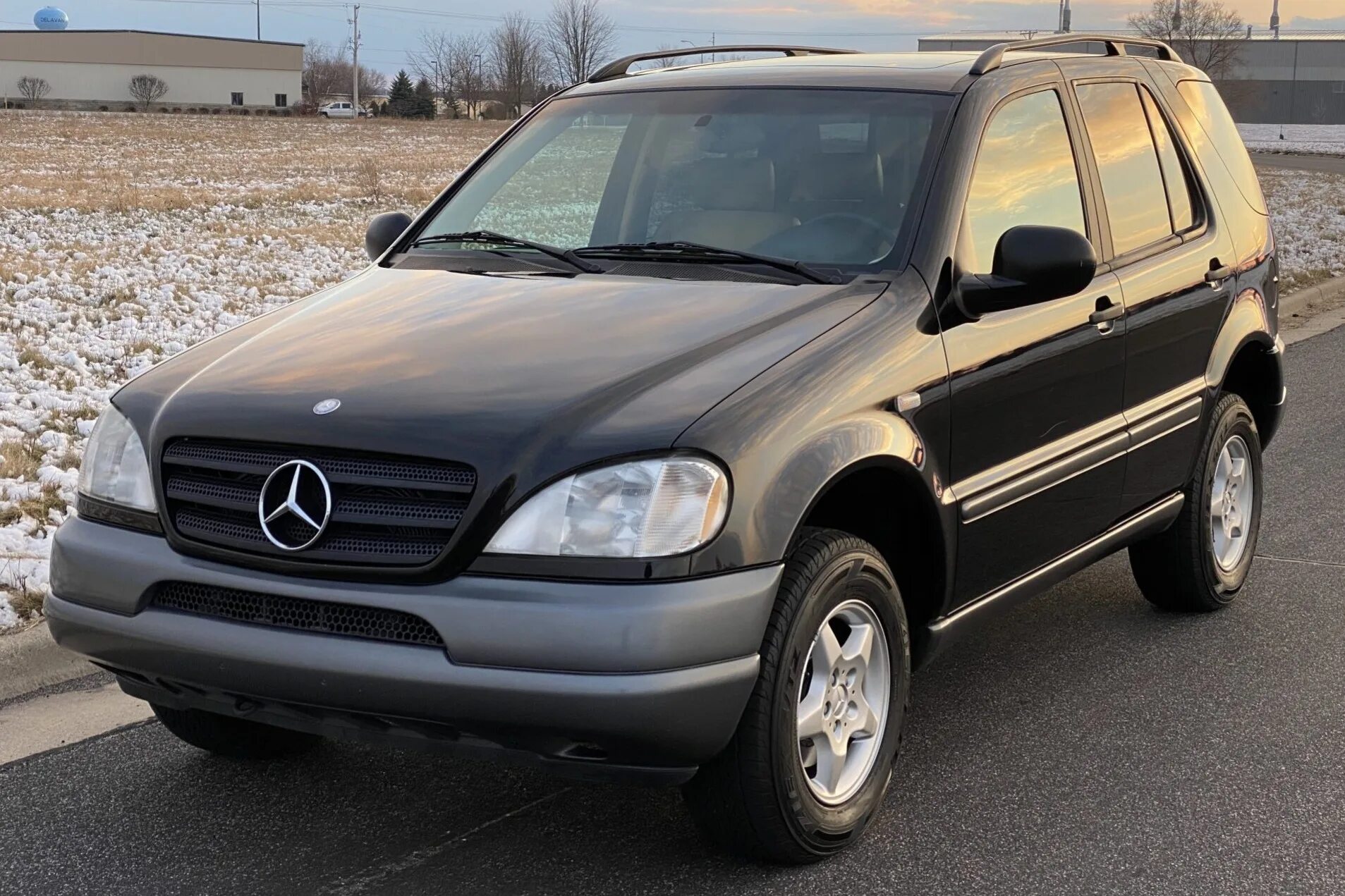 Мерседес мл купить бу. Ml320 1998. Mercedes Benz ml 320. Мерседес мл 320 1998. Мерседес мл 1998.