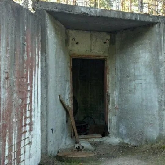 Заброшенный бункер в калуге. Заброшенный бункер в пскове. Заброшенный бункер бсйка. Заброшенный бункер в кургане. Заброшенный бункер на сшгэс.