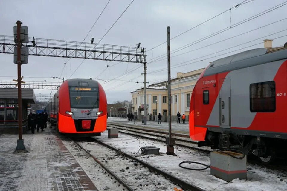 Ласточка невьянск. Ласточка Тюмень Екатеринбург. Ласточка ЕКБ Тюмень. Ласточка РЖД ЕКБ. Поезд 811е Тюмень Екатеринбург Ласточка.