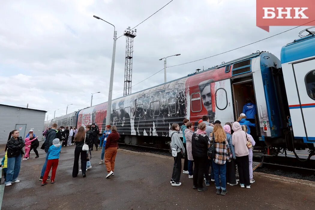 Станция сыня республика коми. Пригородный поезд инта печора. Коми поезд сегодня. Сыктывкар фирменный поезд. Язель республика коми.