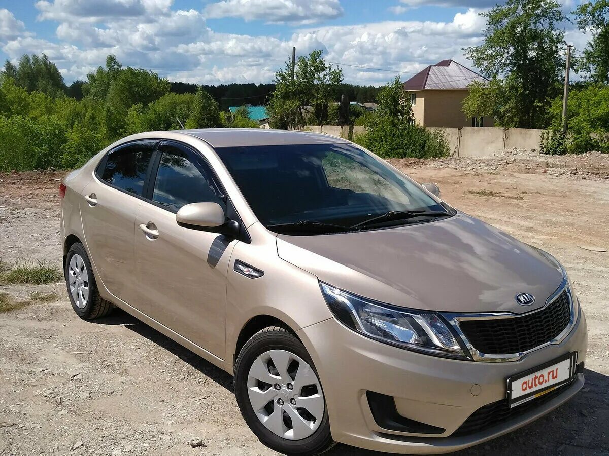 Купить б/у Kia Rio III 6-speed 1.6 MT (123 л.с.) бензин механика в Москве: бежев