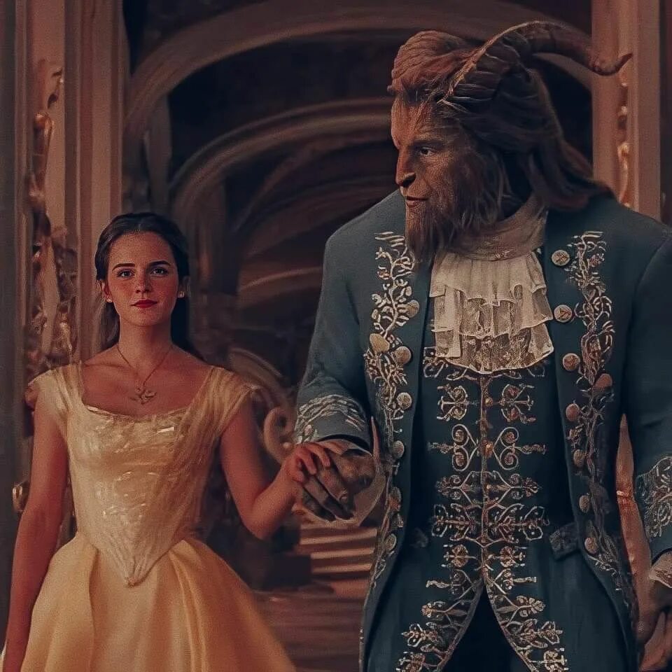 Красавица и чудовище 2017 замок. Красавица и чудовище / beauty and the beast (2017). Красавица и чудовище спектакль. Красавица и чудовище венсан кассель 2014. Бэлль красавица и чудовище дисней.