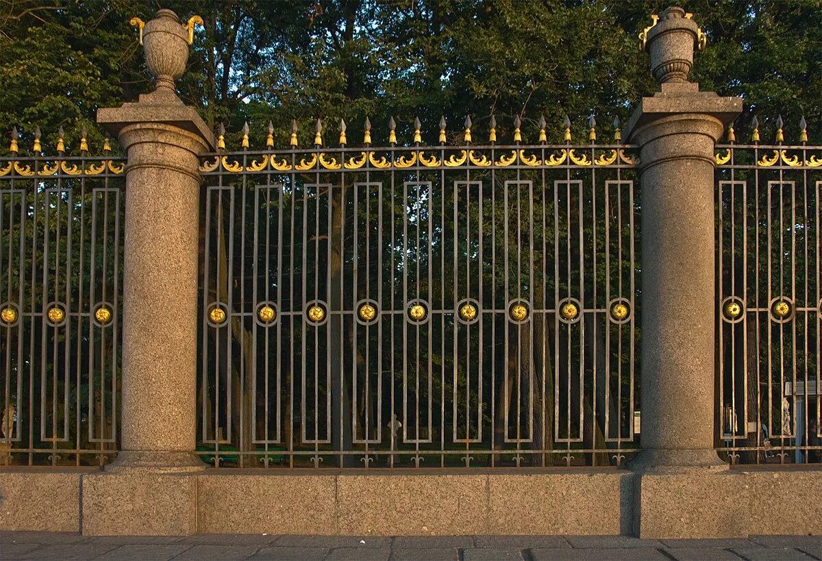 Ю. Ограда летнего сада. Решетка фельтена летний сад. Решетка летнего. Фельтен архитектор решетка летнего сада.