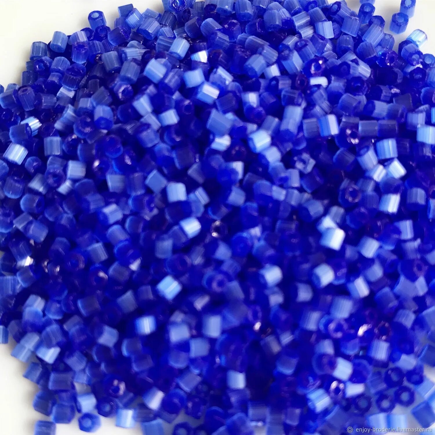 Сатиновая рубка preciosa 50 гр. Бисер деми раунд тохо. Бисер светло голубой с прозрачной. Диаметр бисера. Интернет магазин бисера санкт петербург.