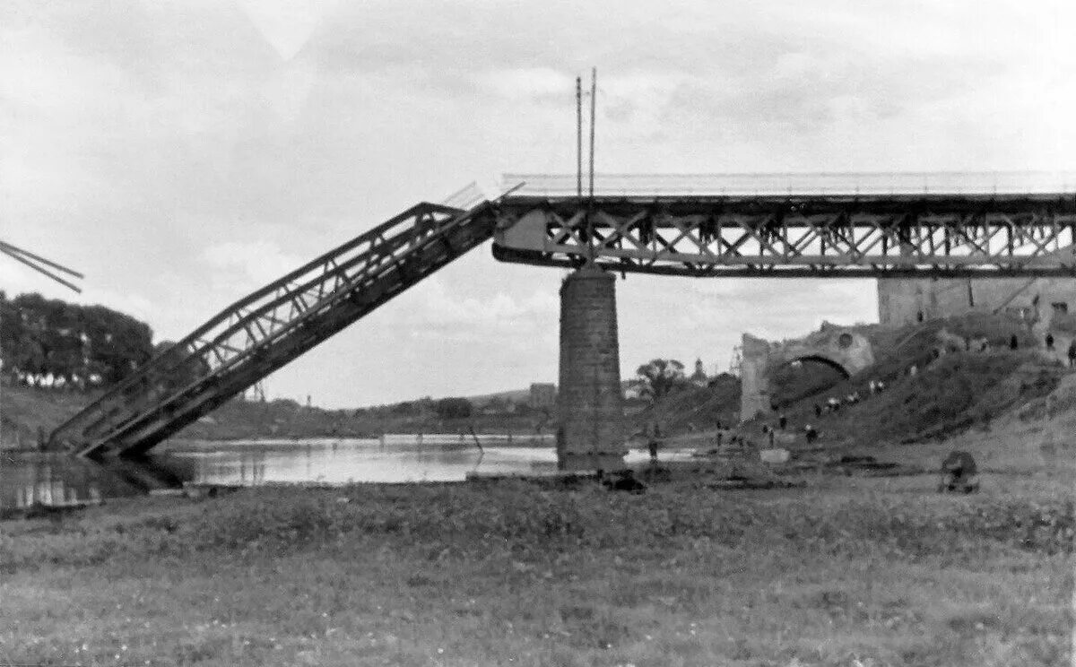 Днепр мост 1941. Железный мост Смоленск. Мост через Днепр Смоленск. ЖД мост Смоленск.