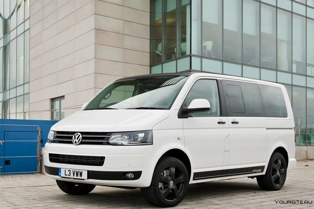 Vw caravelle t5. Микроавтобус Фольксваген Каравелла. Минивэн Volkswagen Caravelle. Фольксваген Транспортер Каравелла. Фольксваген Каравелла 25.