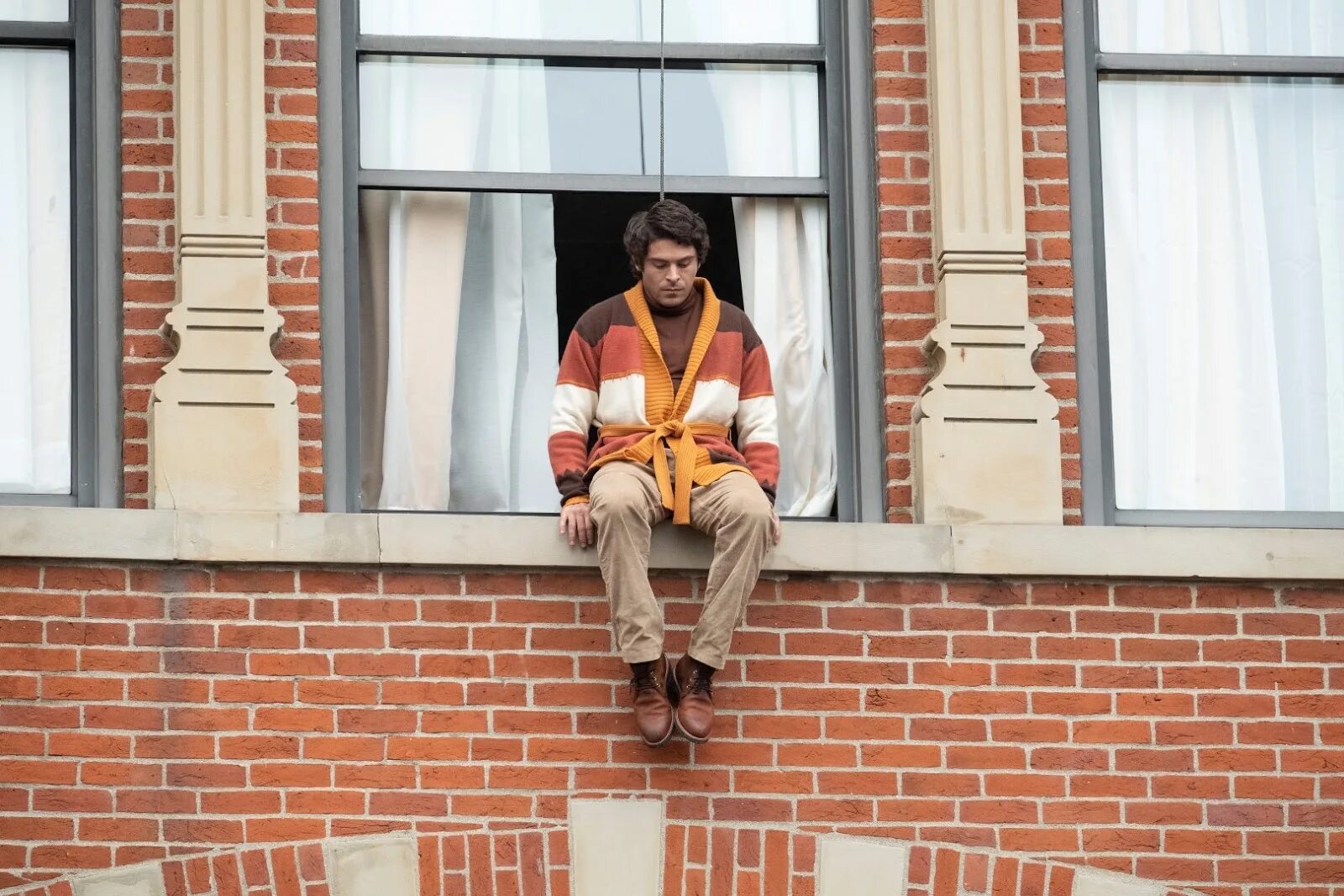 Дома худший и зол. Зак эфрон тед банди. Зак эфрон 2019 тед банди. Плохой дом. Какое зло я тебе сделал кот.