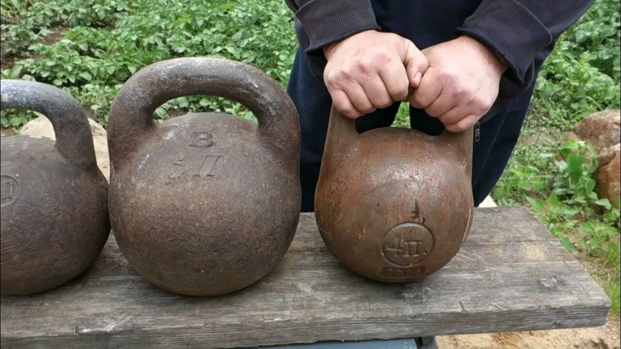 Гора гиря. Тяжелая гиря. самая большая гиря. самая тяжелая гиря. самая тяжелая гиря в мире.
