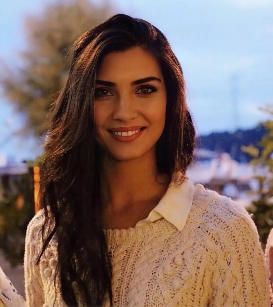 Тувана туркай бахар. Нихан атагюль. Турецкая актриса неслихан атагюль. Кадын женщина турецкий сериал. Фотомодели махлага джабери.