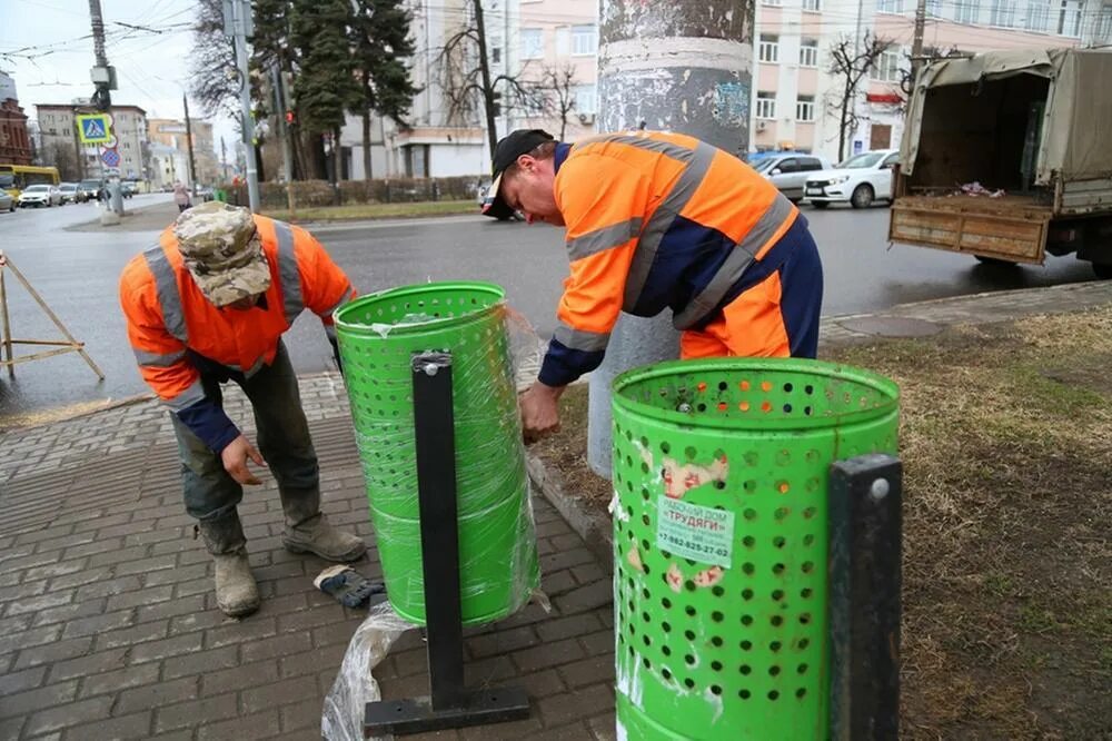Урна стальная уралочка 2 с крышкой 24 л. Урна парковая с пепельницей. Урна металлическая с навесной крышкой 30 л. Урна уралочка 2. Урны ижевск.