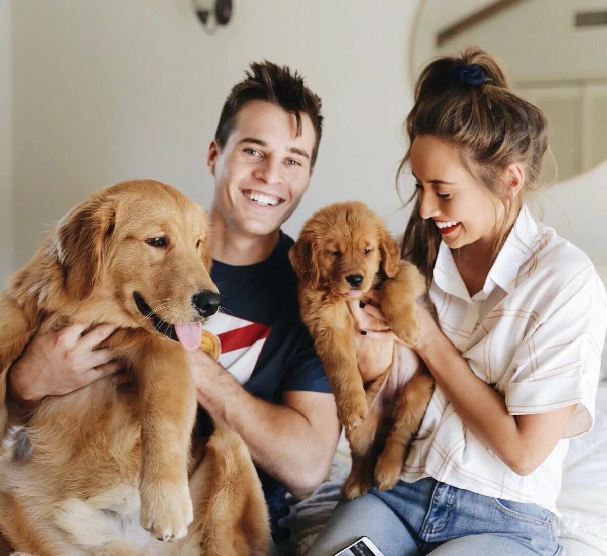 Друг семьи фото. Золотистый.ретривер Келси. Семья с собакой. Красивая семья с собакой. Щенок для семьи с детьми.