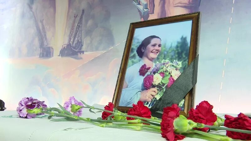 Могила Валентины Гагариной. Вдова гагарина