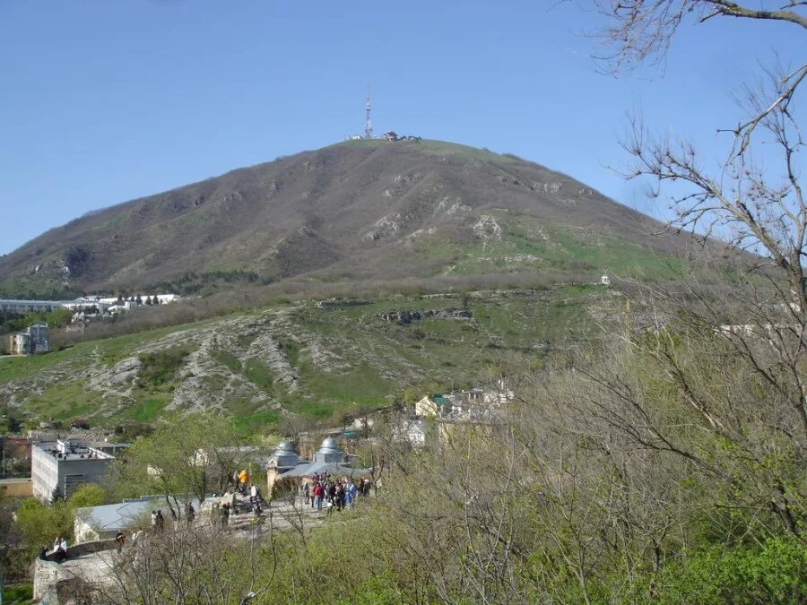 На склонах машука. Гора машук ставропольский край. Смотровая горы машук в пятигорске. Гора машук в пятигорске фото. На склонах машука.
