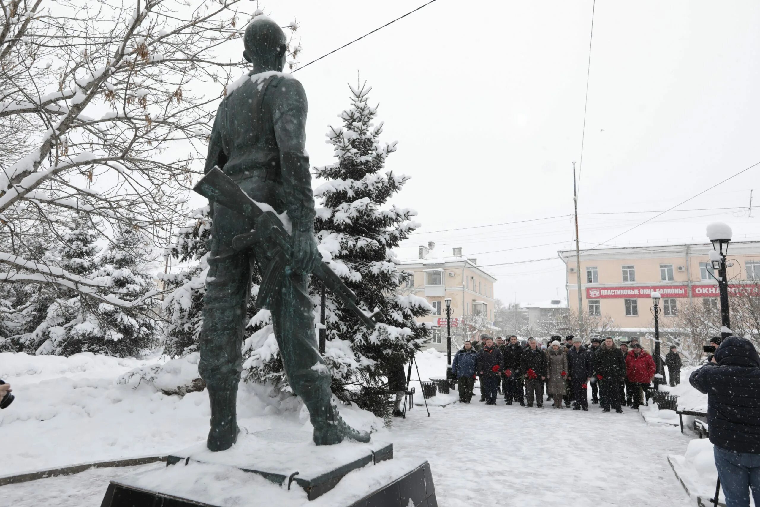 15 февраля 2015. 15 Февраля день памяти воинов интернационалистов памятник. Памятник воинам интернационалистам Биробиджан. Биробиджан памятник воинам-афганцам. Киров памятник воинам интернационалистам февраль.