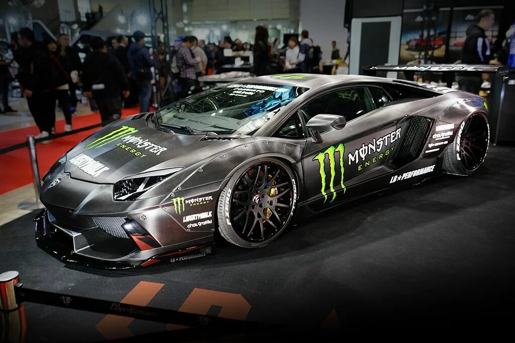 Ламборгини монстр. Спорткар ламборджини авентадор хуракан. lamborghini aventador tuning 2025. lamborghini huracan monster energy. ламборгини хуракан дрифт.