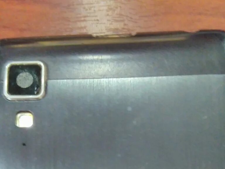 пыль под дисплеем iphone. объектив камеры телефона. чистка камеры телефона. пыль под экраном на фронтальной камере. чистка камеры телефона.