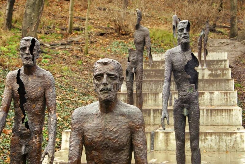 Статуя коммуниста. Мемориал жертвам коммунизма (вашингтон). Памятник жертвам коммунизма в праге. Памятник коммунизму в праге. Площадь трех коммунистов семенов.