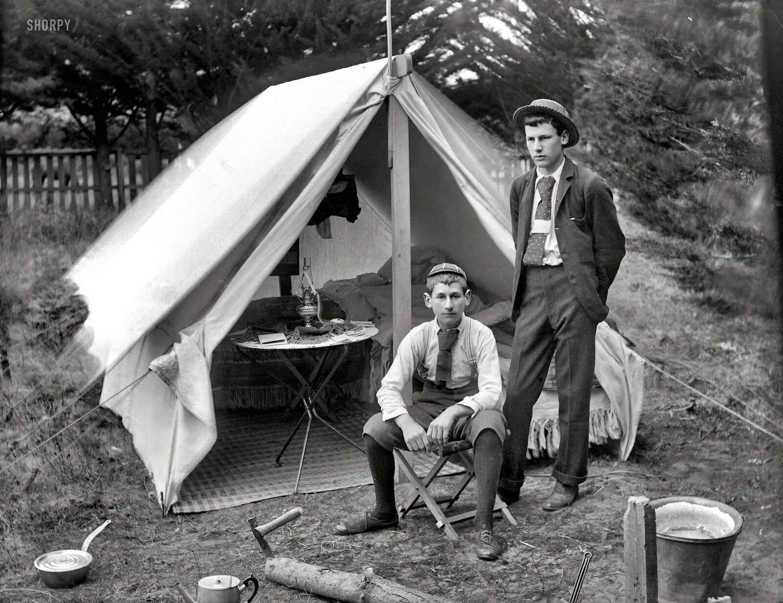 Old camp. Винтажные палатки. Палатка 1905. Винтажный шатер. Палатка Винтажная СССР.