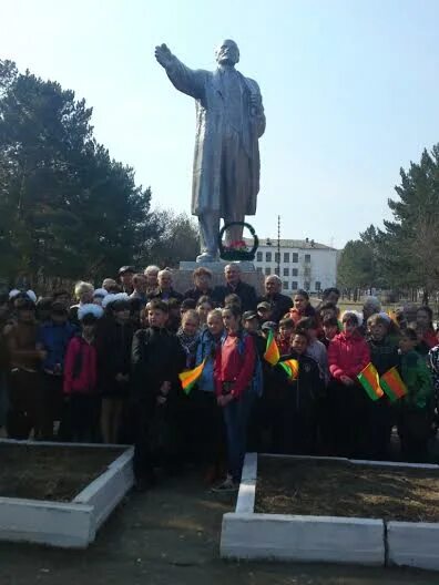 Пгт Первомайский Забайкальский край Шилкинский район. Первомайский Забайкальский край Шилкинский. Кинотеатр п. Первомайский Забайкальский край Шилкинский район. Памятник в и Ленину п Первомайский Шилкинский район. Погода первомайский забайкальский край на 10