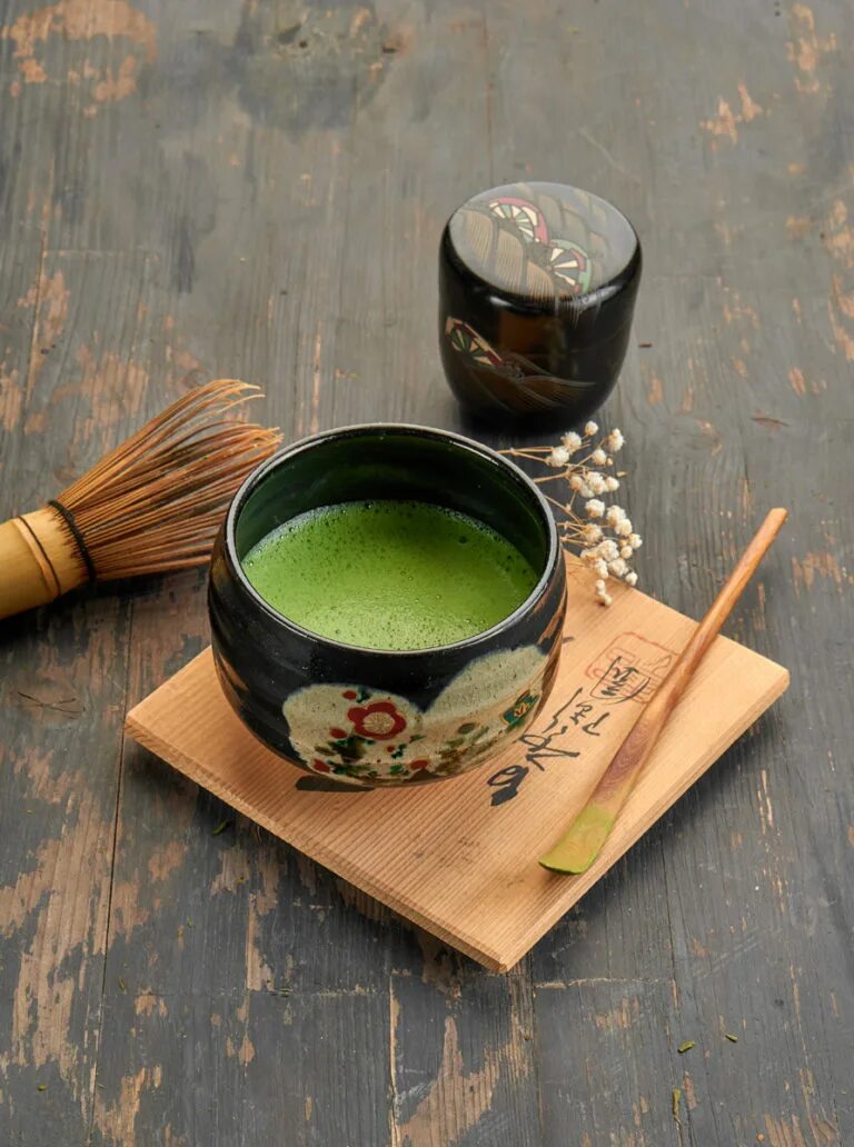 Матча купить спб. Маття японский чай. Matcha Чой. Зеленый чай Matcha. Матча зеленый японский чай.