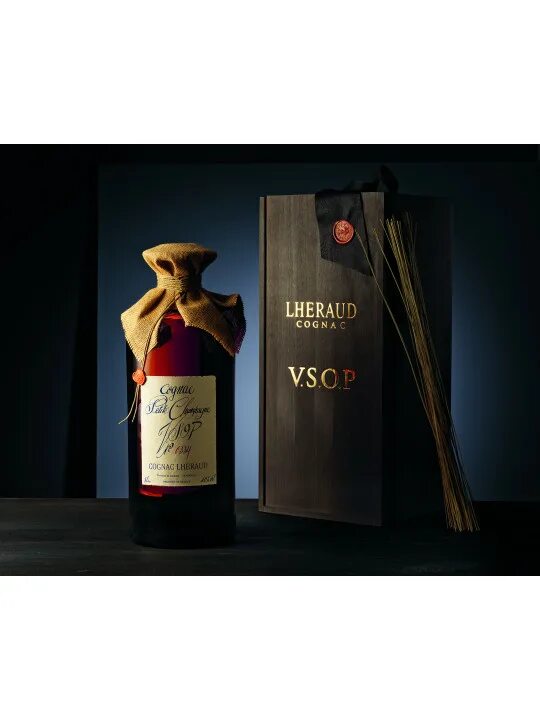Купить коньяк в перми. Cognac v.s.o.p Lheraud Cognac 16120 Angeac. Lheraud Cognac производитель. Коньяк Lheraud 25 ans. Коньяк Lheraud vieux Millenaire.