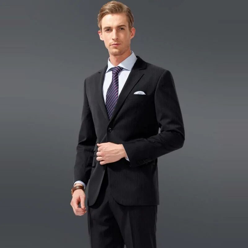 Часы на руке бизнесмена. Мужчина в строгом костюме. Дресс код это деловой мужской. Деловой стиль и лресскод. Стиль учителя.