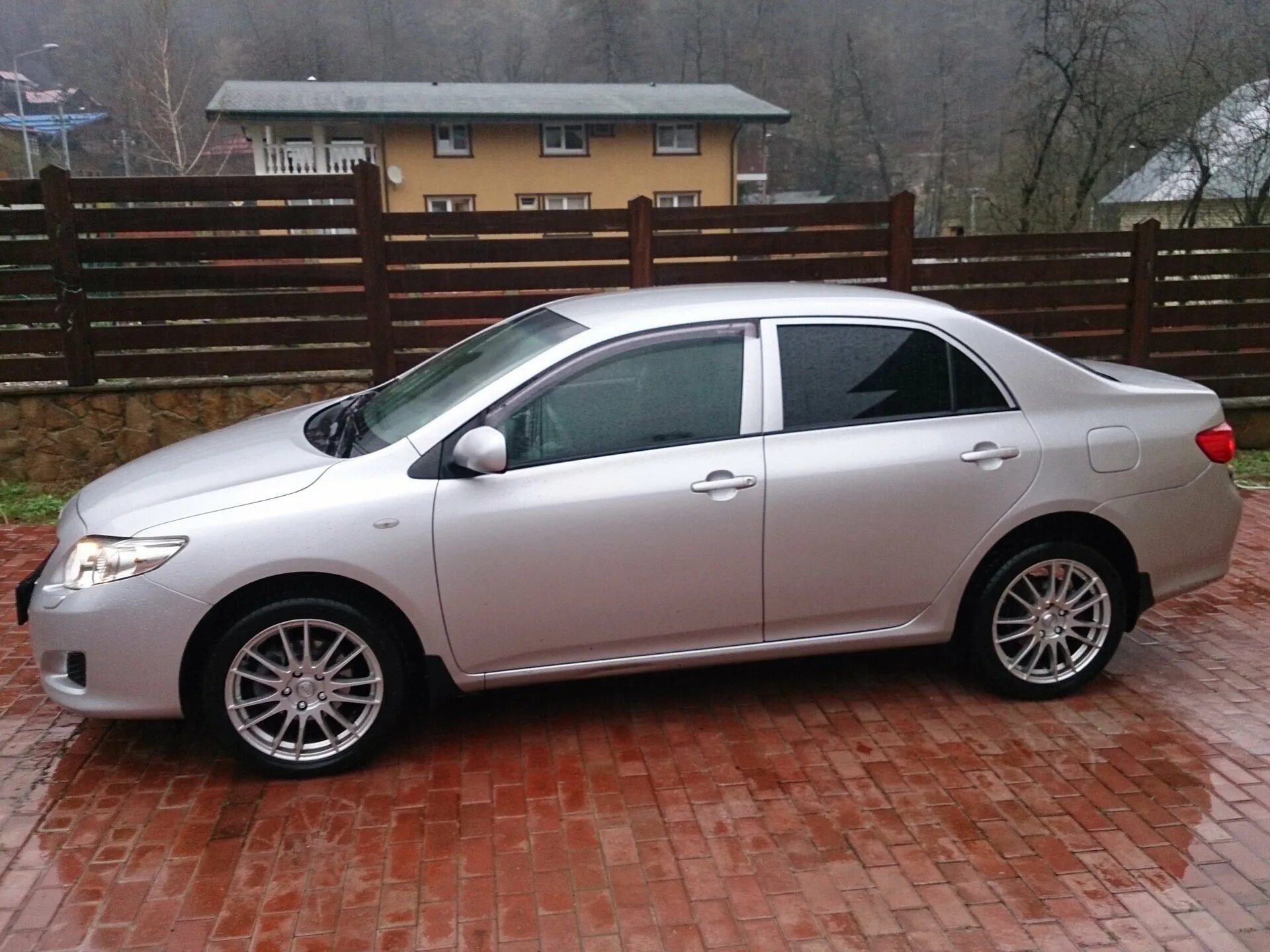 Литые диски королла 150. R16 тойота королла. Toyota corolla 150 r16. Toyota corolla 150 литье r16. Toyota corolla r16.