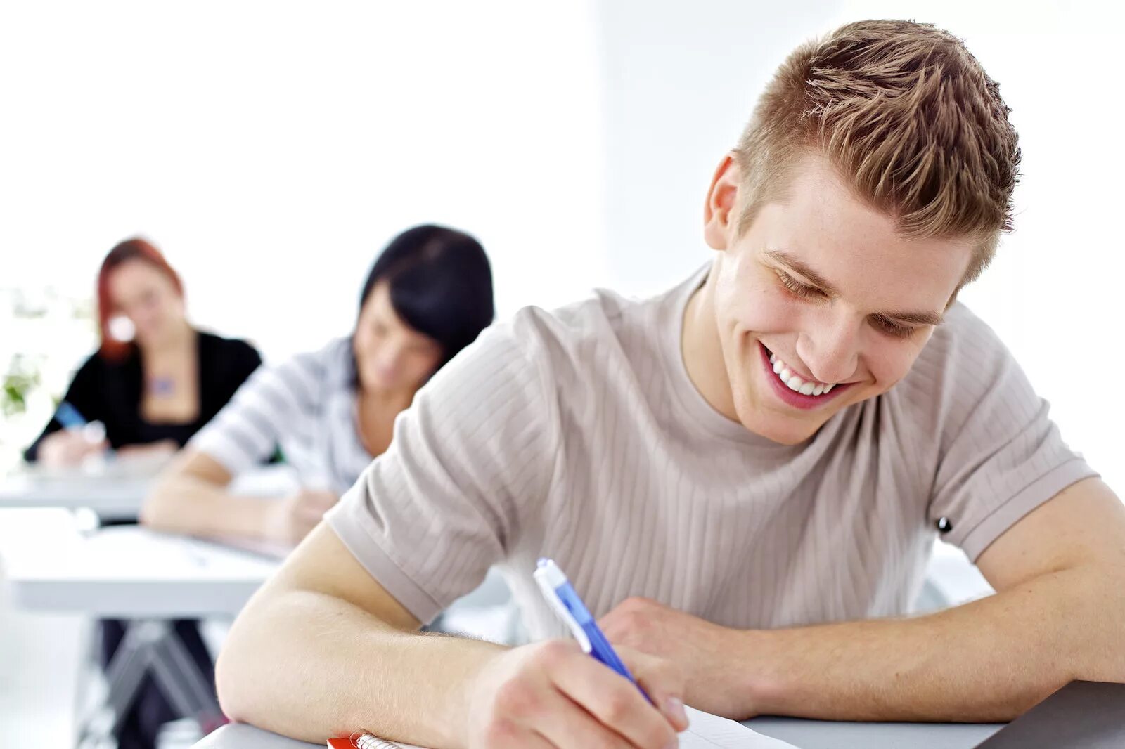 Examination student. Ученик старшеклассник. Подросток. Подросток на экзамене. Тестирование для подростка.