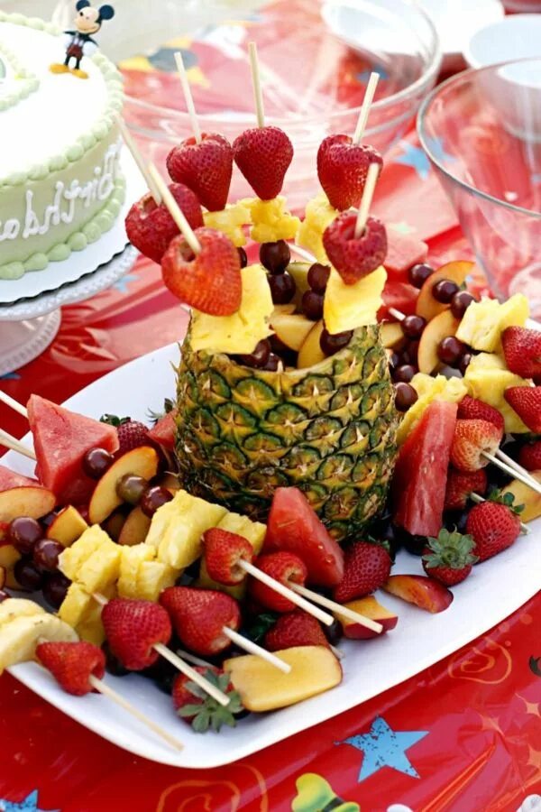 Угощения на детский праздник. Угощения на детский стол. Необычные угощения на день рождения. Детский стол на день рождения. Сладкий стол.